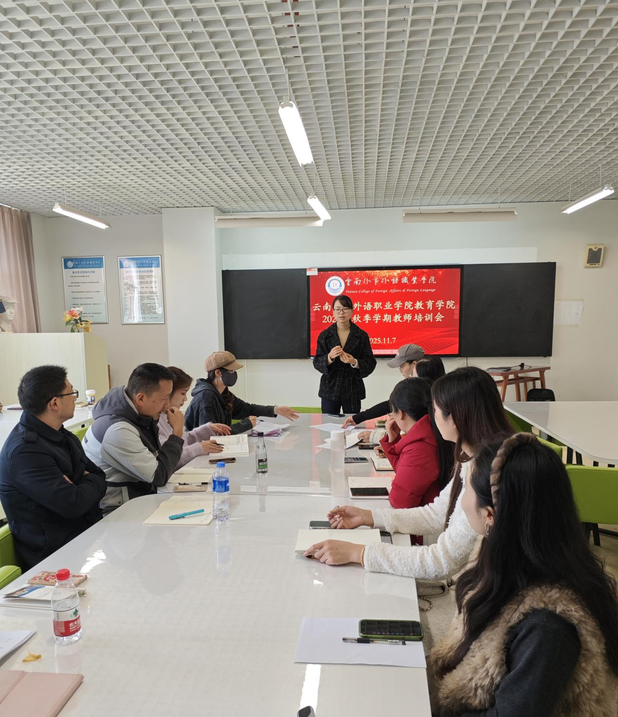 云外教育学院举行2025年教师教学信息技术化培训讲座